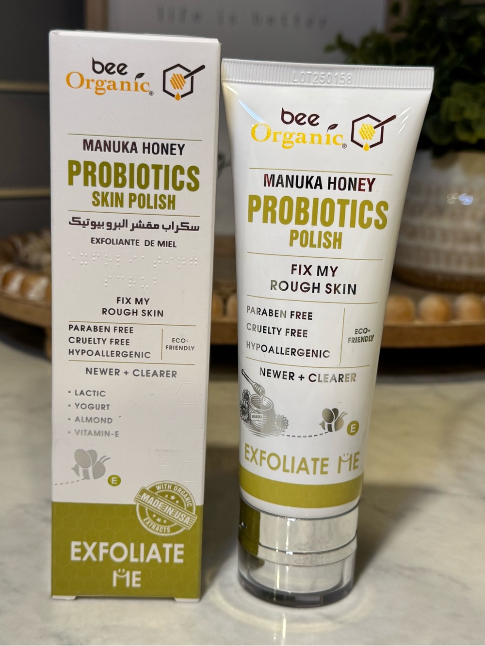 Bee Organic Manuka Honey Probiotics Skin Polish - White & Olive Green